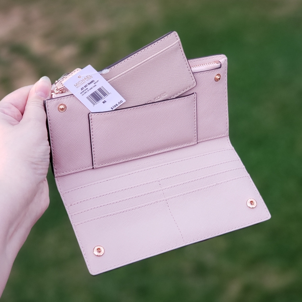 ⚠️LAST 1⚠️Michael Kors Carryall Card Case Wallet - Picture 3 of 5